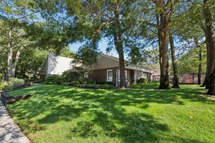 203 Springmeadow Dr, Holbrook, NY 11741 - Photo 17