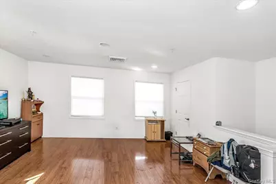 802 Willow Lane #Upper Level, Valley Stream, NY 11580 - Photo 5