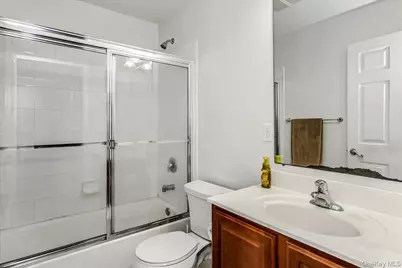 802 Willow Lane #Upper Level, Valley Stream, NY 11580 - Photo 9