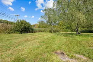 16 Edwards Ave, Calverton, NY 11933 - Photo 19