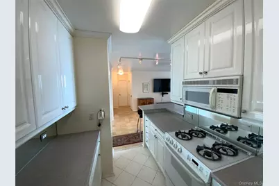 27110 Grand Central Parkway #9T, Floral Park, NY 11005 - Photo 7