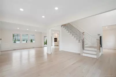 15 Lorraine Street, Syosset, NY 11791 - Photo 3