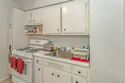 250 W Merrick Road #2L, Freeport, NY 11520 - Photo 9