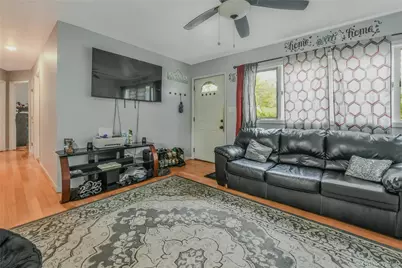 60 E Belmont Street, Bay Shore, NY 11706 - Photo 9