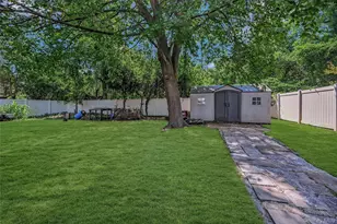 60 E Belmont St, Bay Shore, NY 11706 - Photo 15