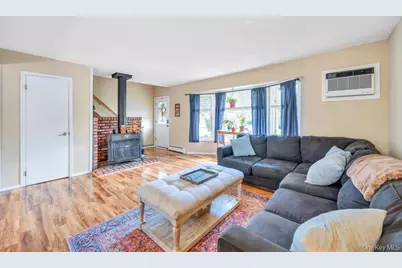 342 Oakland Avenue, Miller Place, NY 11764 - Photo 17