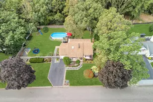 342 Oakland Ave, Miller Place, NY 11764 - Photo 3