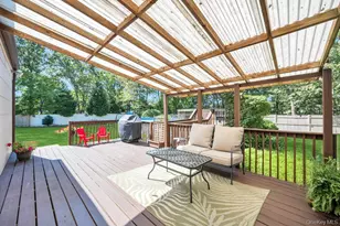 342 Oakland Ave, Miller Place, NY 11764 - Photo 13