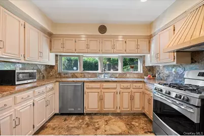 292 Breezyway, Lawrence, NY 11559 - Photo 13