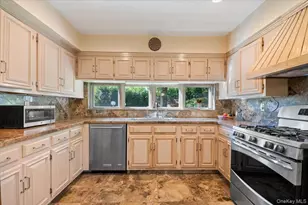 292 Breezyway, Lawrence, NY 11559 - Photo 13