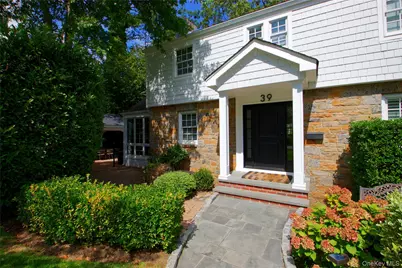 39 Squirrel Hill Road, East Hills, NY 11577 - Photo 29