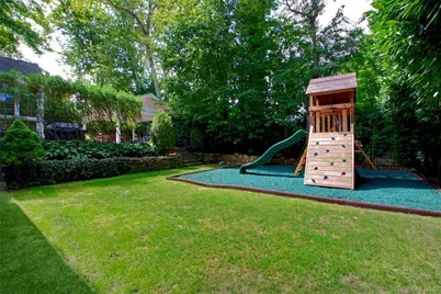 39 Squirrel Hill Road, East Hills, NY 11577 - Photo 3