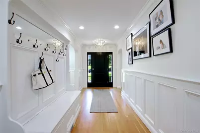 39 Squirrel Hill Road, East Hills, NY 11577 - Photo 5