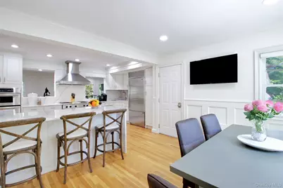 39 Squirrel Hill Road, East Hills, NY 11577 - Photo 11