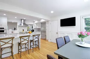 39 Squirrel Hill Rd, East Hills, NY 11577 - Photo 11