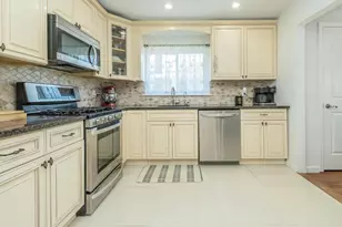 53 Maple St, Roslyn Heights, NY 11577 - Photo 7