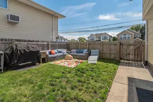 53 Maple St, Roslyn Heights, NY 11577 - Photo 23