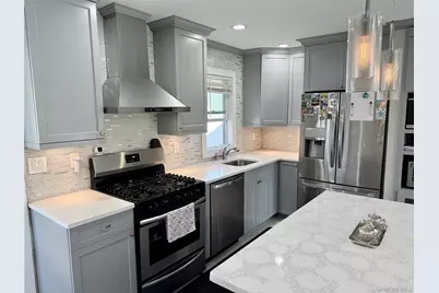 27 Central Avenue, North Babylon, NY 11703 - Photo 9