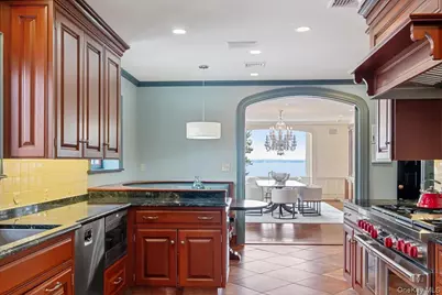 19 Oak Bluff Avenue, Larchmont, NY 10538 - Photo 15