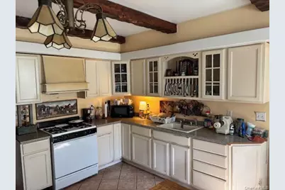 761 E Main Street, Riverhead, NY 11901 - Photo 5