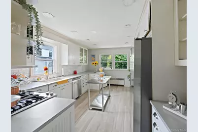 215 N Brookside Avenue, Freeport, NY 11520 - Photo 13