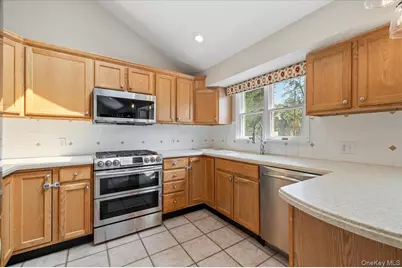 214 Haypath Road, Old Bethpage, NY 11804 - Photo 11