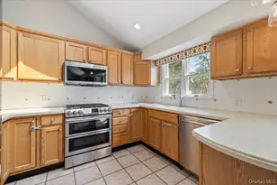 214 Haypath Rd, Old Bethpage, NY 11804 - Photo 11