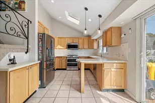 214 Haypath Rd, Old Bethpage, NY 11804 - Photo 9