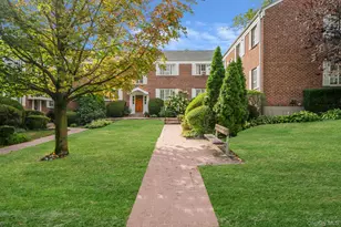 44 Nathan Hale Dr, Huntington, NY 11743 - Photo 3