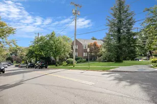 44 Nathan Hale Dr, Huntington, NY 11743 - Photo 5