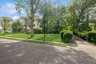 187 Moore Ave, Freeport, NY 11520 - Photo 9