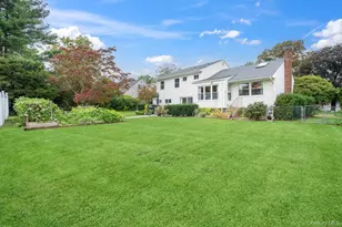 8 Duke Pl, Glen Cove, NY 11542 - Photo 21