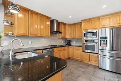 8 Duke Place, Glen Cove, NY 11542 - Photo 5