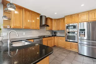 8 Duke Pl, Glen Cove, NY 11542 - Photo 5