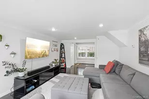 8 Duke Pl, Glen Cove, NY 11542 - Photo 9