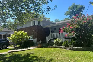 614 Bond Ct, Merrick, NY 11566 - Photo 3