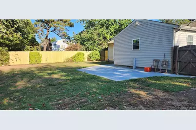 109 Merrill Street, Brentwood, NY 11717 - Photo 7