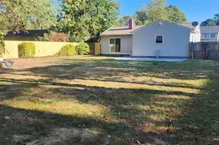 109 Merrill St, Brentwood, NY 11717 - Photo 5