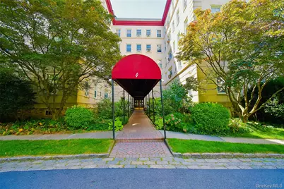 4 Park Lane #4B, Mount Vernon, NY 10552 - Photo 1