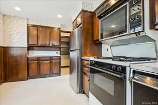 39 Linmouth Rd, Malverne, NY 11565 - Photo 21