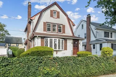 39 Linmouth Road, Malverne, NY 11565 - Photo 1