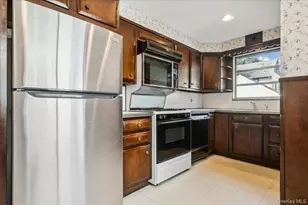 39 Linmouth Rd, Malverne, NY 11565 - Photo 19