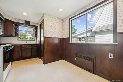 39 Linmouth Road, Malverne, NY 11565 - Photo 23