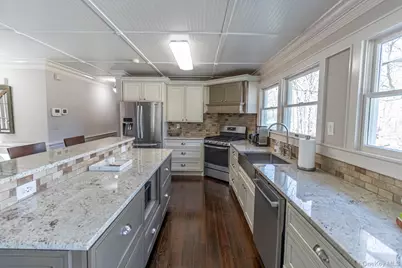 6 Bayview Terrace, Hampton Bays, NY 11946 - Photo 9