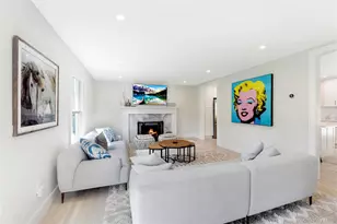 16 Pin Oak Ln, Westhampton Beach, NY 11978 - Photo 5