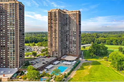 269-10 Grand Central Parkway #30W, Floral Park, NY 11005 - Photo 1