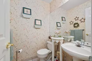 193 Gothic Cir, Manorville, NY 11949 - Photo 13
