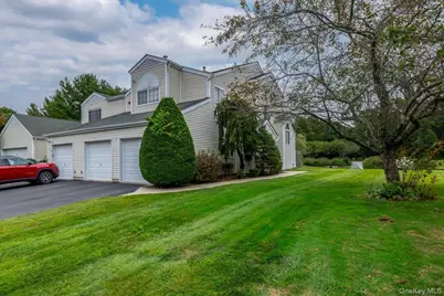 193 Gothic Circle, Manorville, NY 11949 - Photo 3