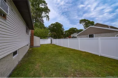 79 Woodrow Parkway, Babylon, NY 11702 - Photo 21