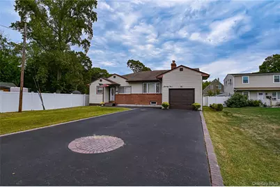 79 Woodrow Parkway, Babylon, NY 11702 - Photo 3